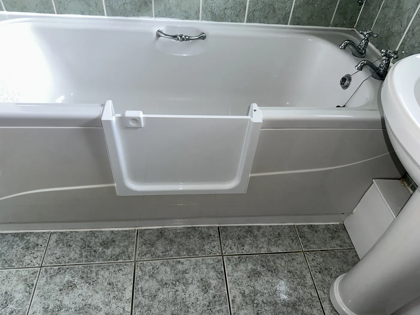 The same bath after the UDOOR® door was fitted in one day