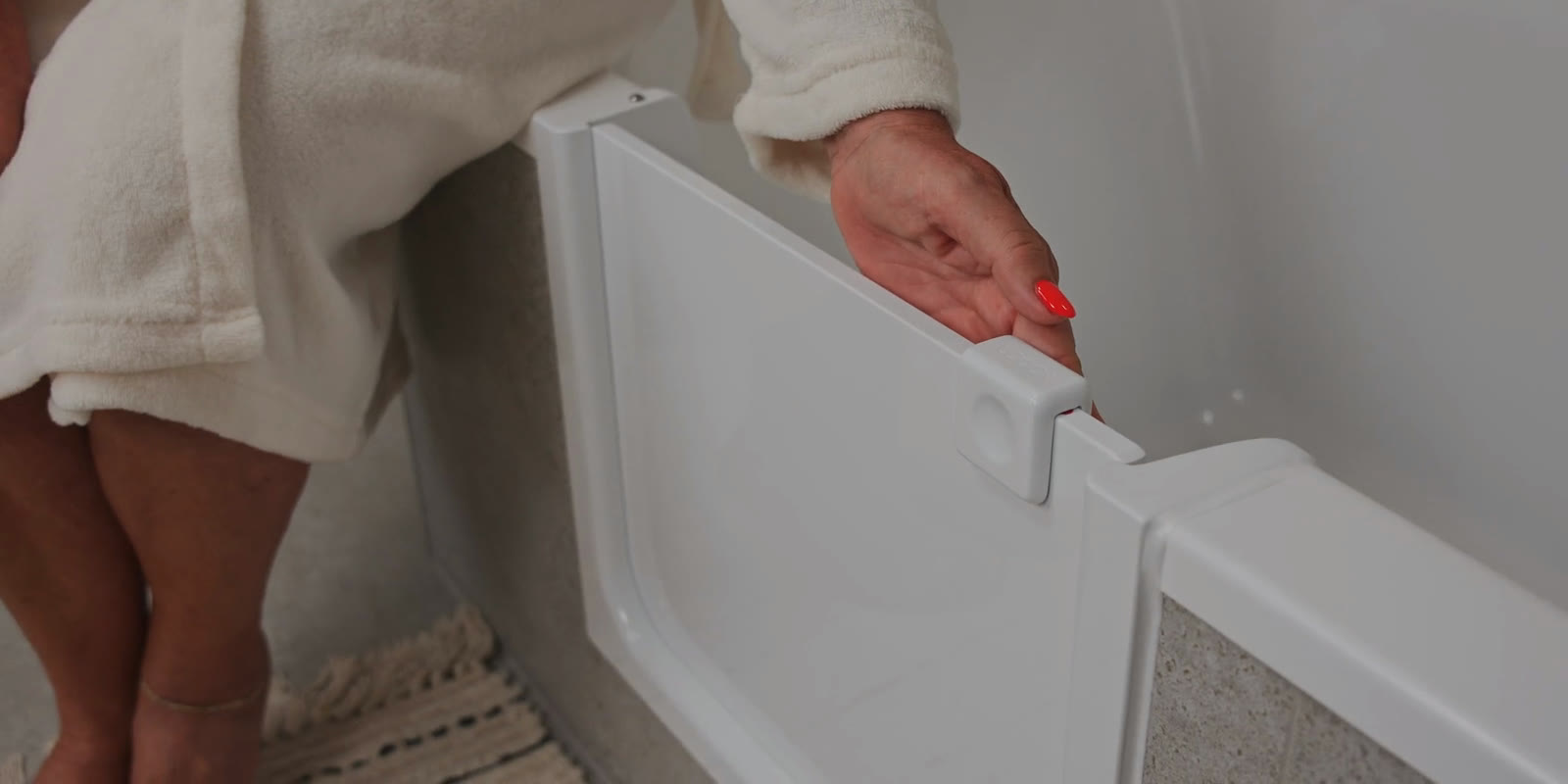 The Easy Lock handle on a fitted UDOOR® door